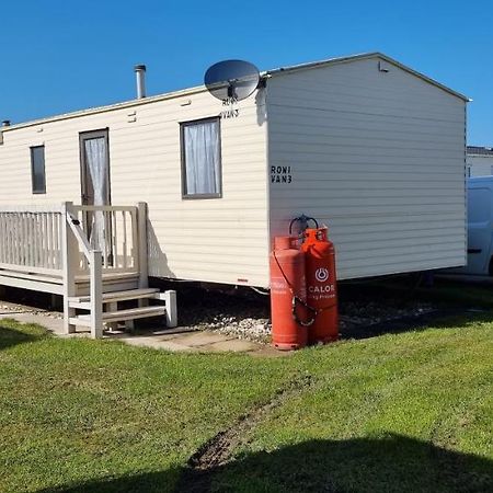 Lovely Caravan At Ingoldmells Just Behind Sealands Exterior foto