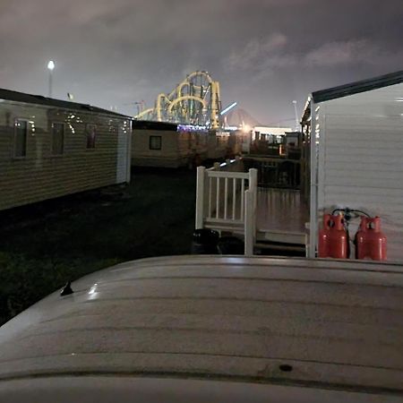 Lovely Caravan At Ingoldmells Just Behind Sealands Exterior foto