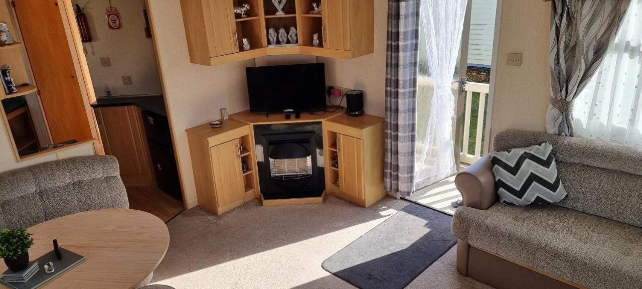 Lovely Caravan At Ingoldmells Just Behind Sealands Exterior foto